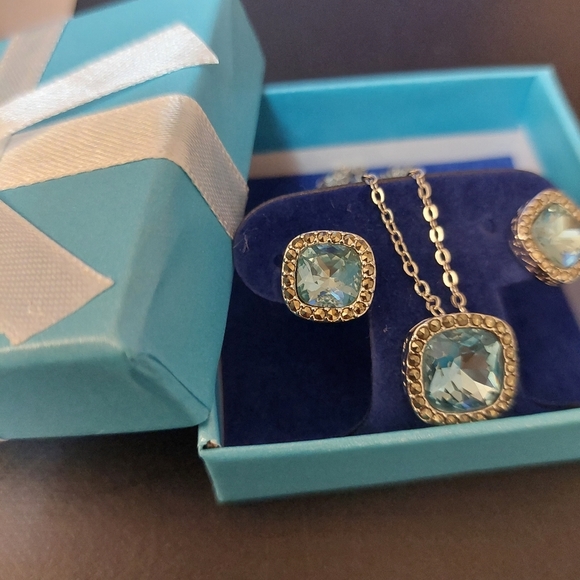 Jewelry - 6 Caret Crystal Aquamarine Marcasite Set